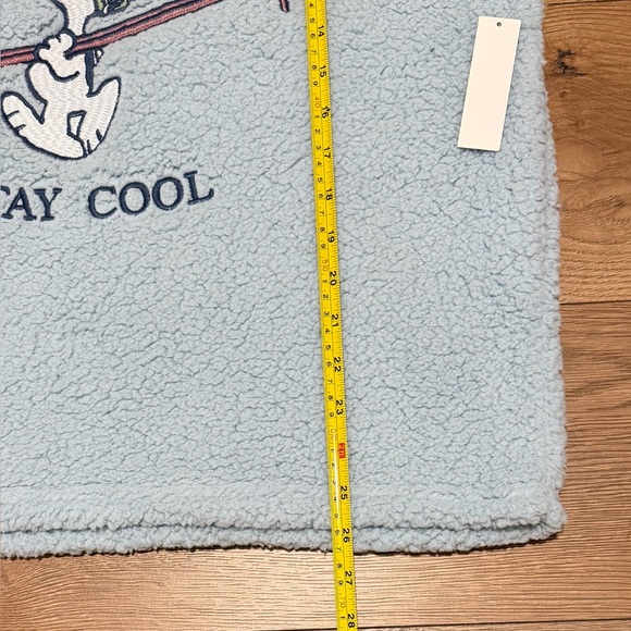 Snoopy Peanuts Sherpa Pullover Womens L Light Blue 1/4 Zip Stay Cool NWT - Picture 9 of 9